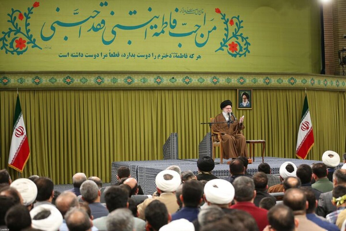 رهبر معظم انقلاب: اصلی‌ترین هدف دشمن تغییر هویت ملت ایران است  مقاومت یعنی تاب‌آوری و عامل فشار را ناکام گذاشتن