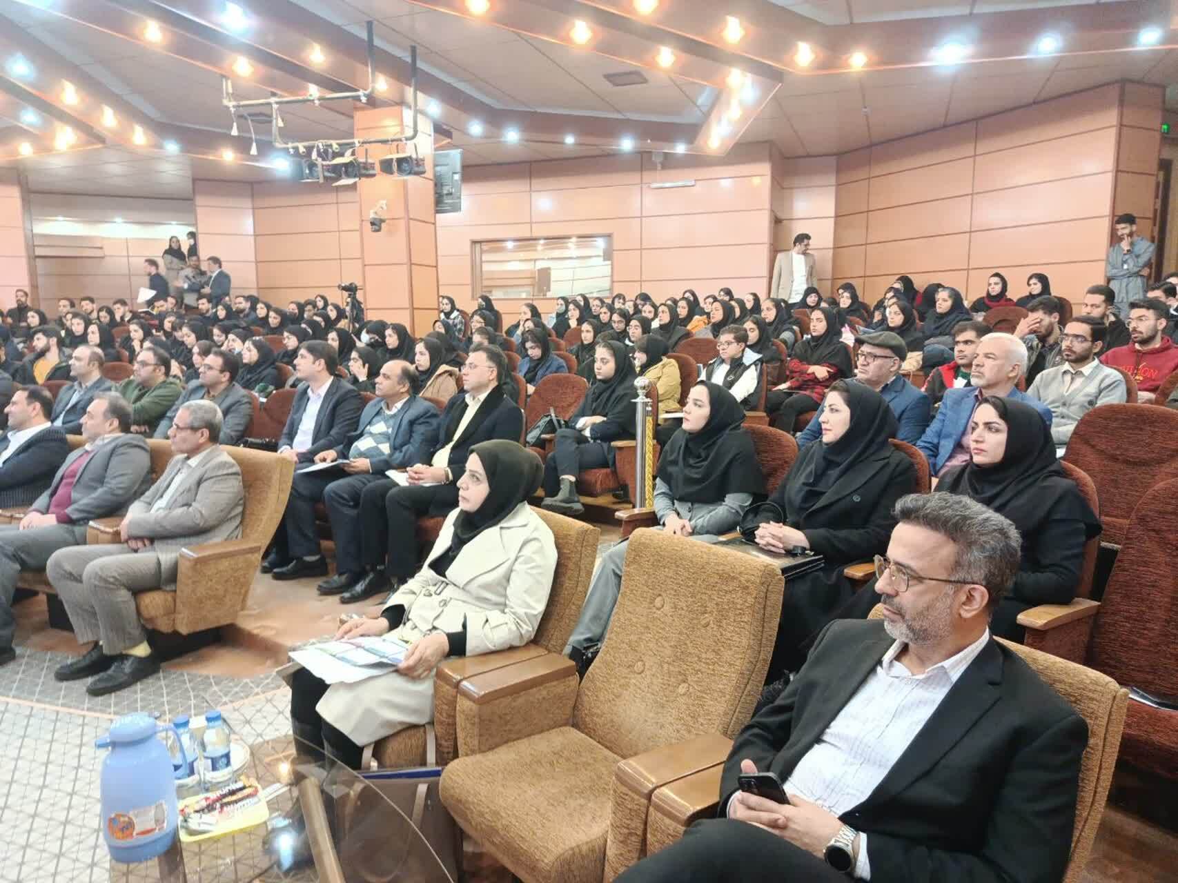 دانشگاه را دیگر نمیتوان با روشهای گذشته و قدیمی اداره کرد/هر پدیدهای که صرفاً با نام دانشگاه خوانده میشود سودمند نیست دانشگاه را دیگر نمیتوان با روشهای گذشته و قدیمی اداره کرد/هر پدیدهای که صرفاً با نام دانشگاه خوانده میشود سودمند نیست