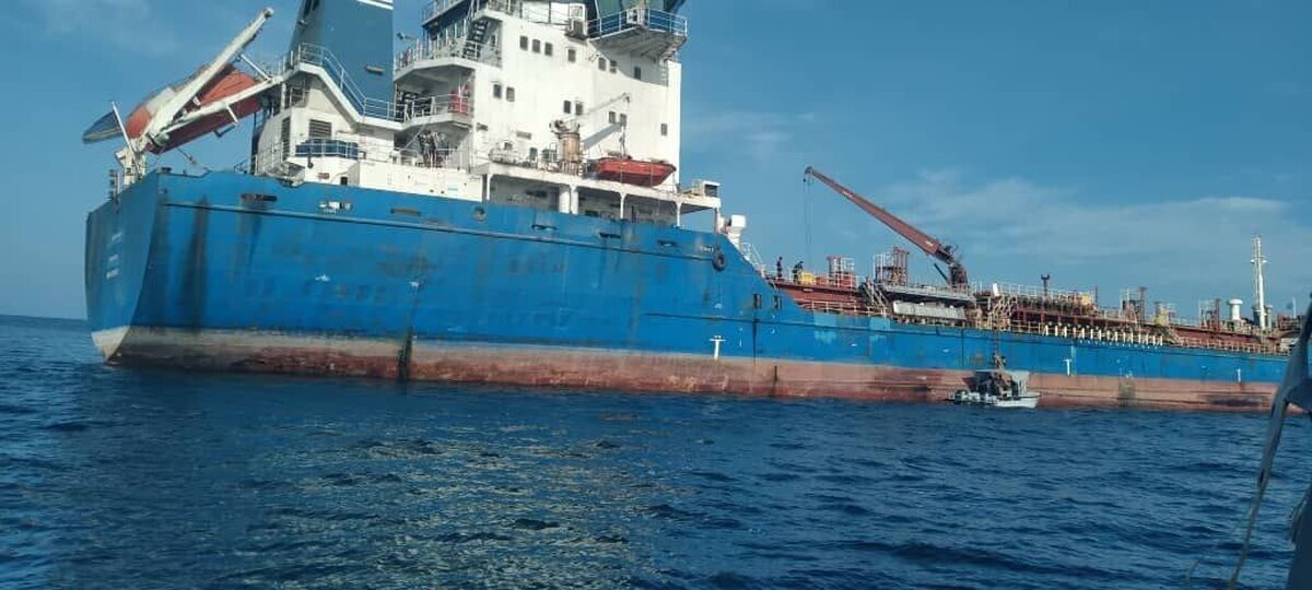 توقیف نفتکش خارجی به اتهام حمل ۶ میلیون لیتر سوخت قاچاق در دریای عمان+ فیلم