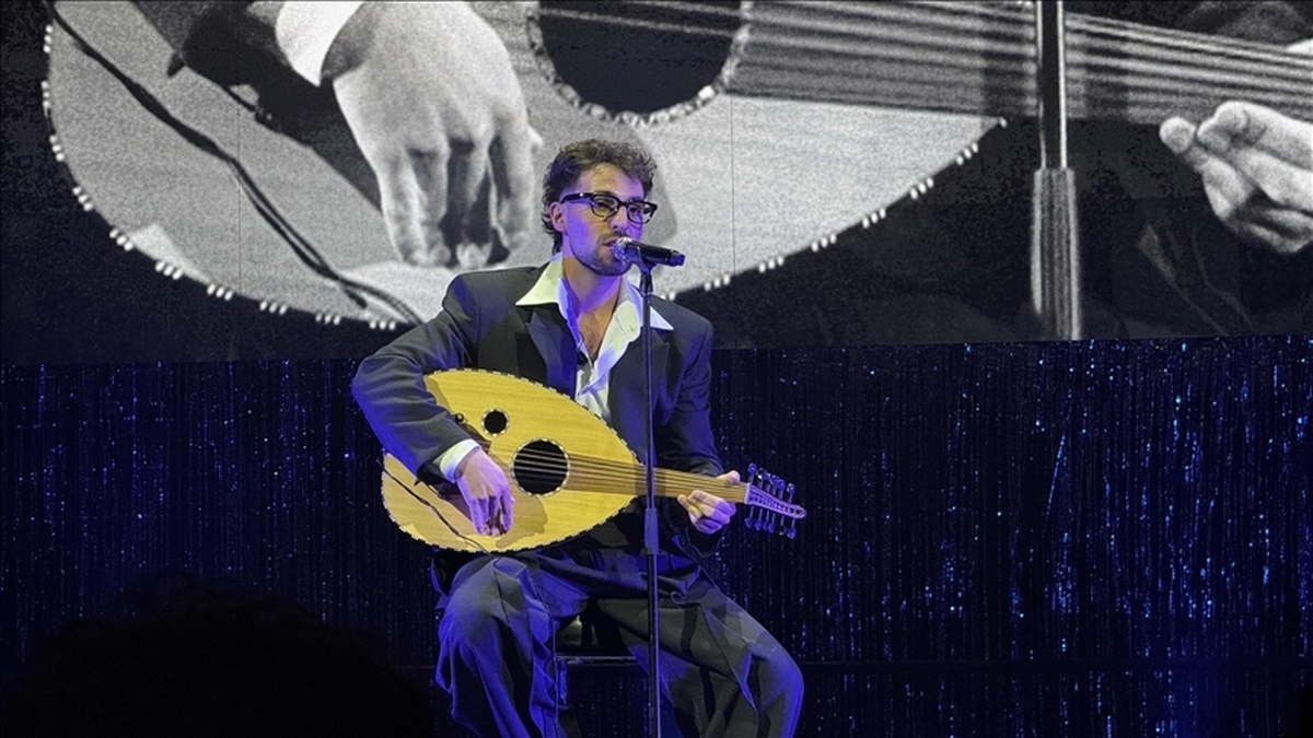 خواننده فلسطینی در کنسرت استانبول پیام حمایت از فلسطین را منتقل کرد