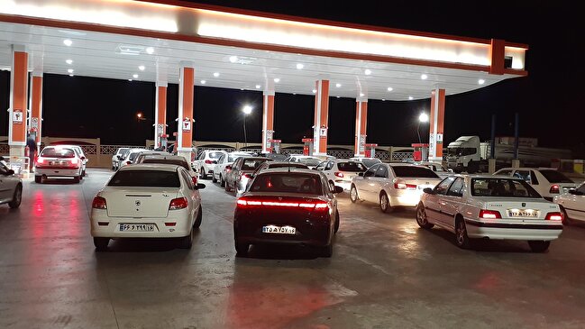 سه‌نرخی شدن بنزین عملیاتی شد؛ از کنترل ناترازی تا آرامش در پمپ‌بنزین‌ها/ سهمیه پایه ۶۰ لیتری با ۱۵۰۰ تومان!