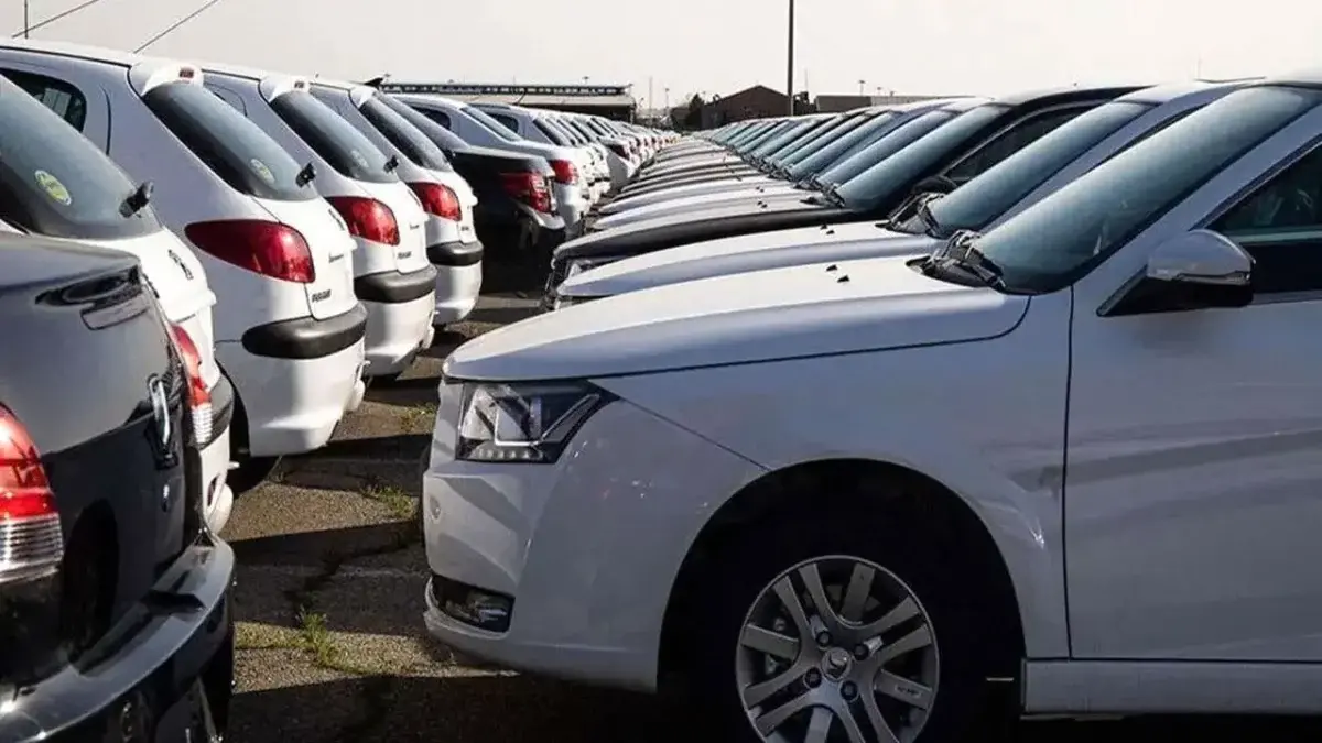 بنزین سه نرخی، آتش زیر خاکستر گرانی خودرو! تعارض کنترل قیمت و توزیع یارانهها