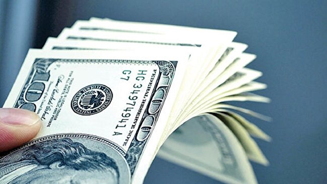 بی‌برنامگی دولت در حفظ ارزش ریال؛ بازار به دست بنگاه‌داران و منتفعان گرانی ارز رها شده است