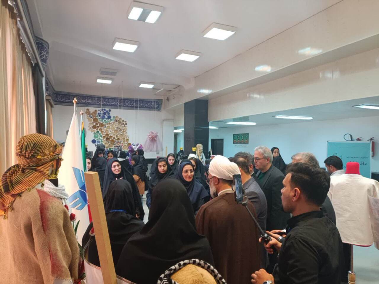 فریاد پارچهها؛ روایت خاموش ۶۰ اثر هنری از شهدا تا قدرت هستهای فریاد پارچهها؛ روایت خاموش ۶۰ اثر هنری از شهدا تا قدرت هستهای