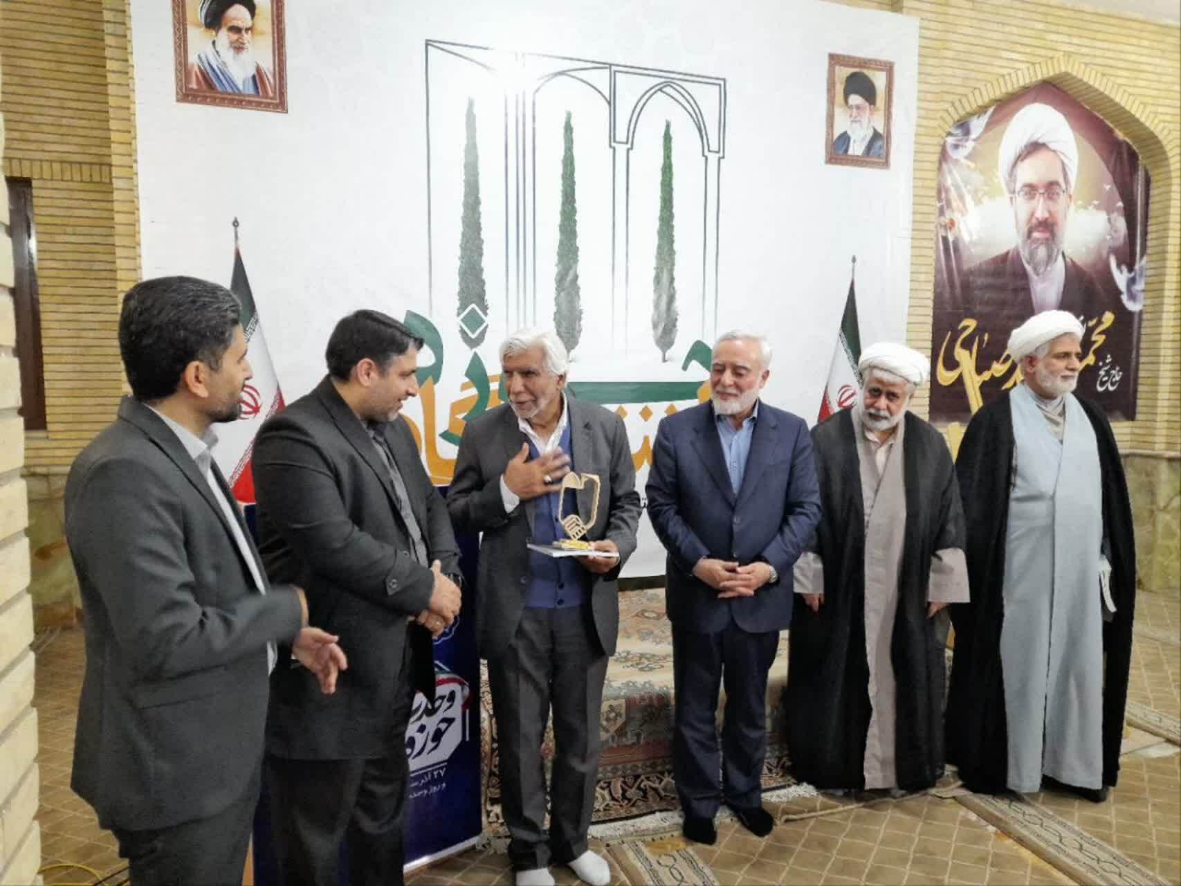 تأکید بر اهمیت نقش وحدت «حوزه و دانشگاه» در پیشبرد اهداف علمی و فرهنگی کشور تأکید بر اهمیت نقش وحدت «حوزه و دانشگاه» در پیشبرد اهداف علمی و فرهنگی کشور