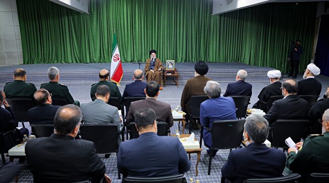 رهبر انقلاب: ارزشها و انگیزههای شهدا باید به نسل بعد انتقال یابد/ حفظ هویت دینی از سوی جوانان امروز بسیار ارزشمند است