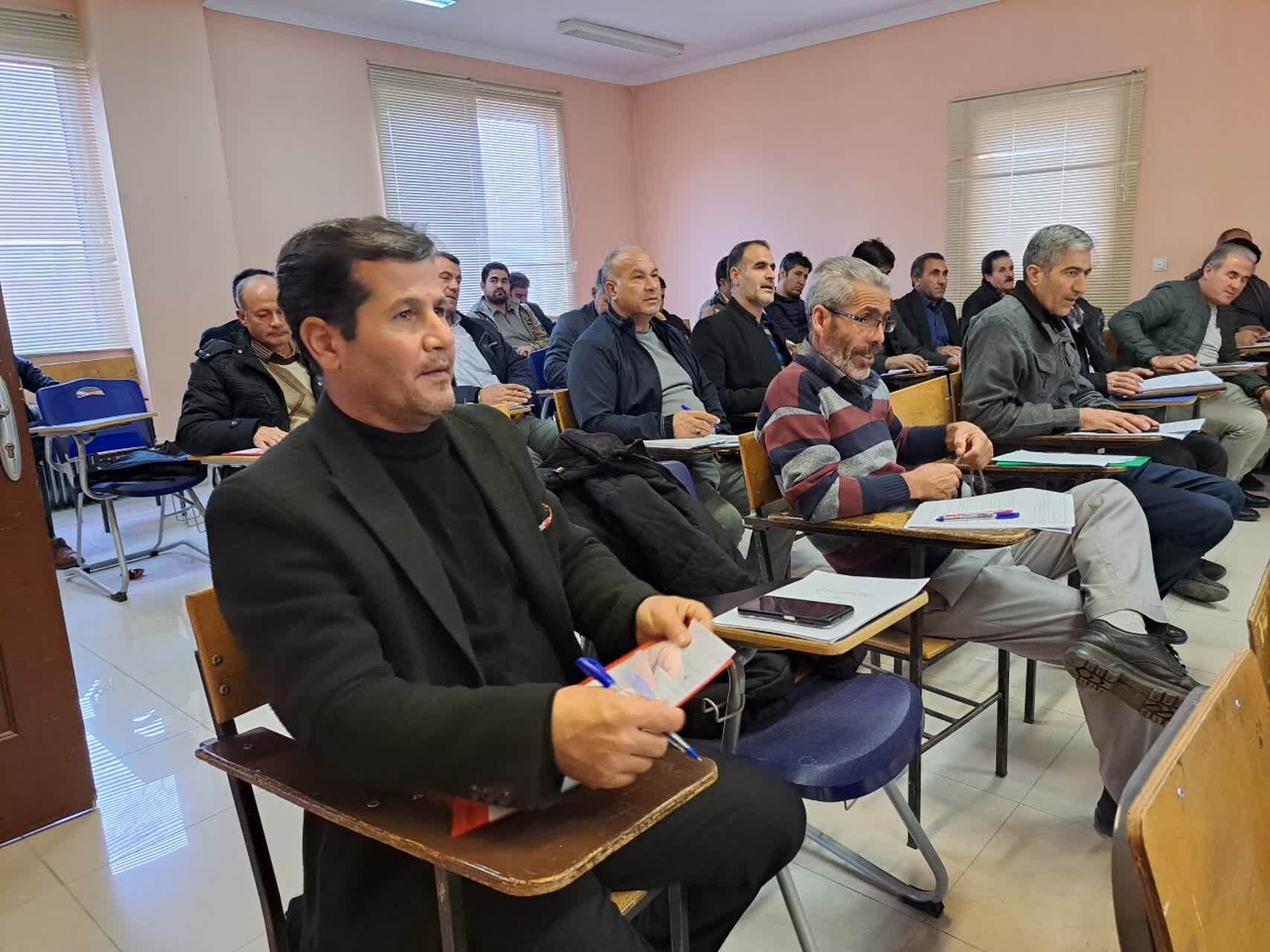 ضرورت آموزش دورههای تخصصی برای دهیاران ضرورت آموزش دورههای تخصصی برای دهیاران