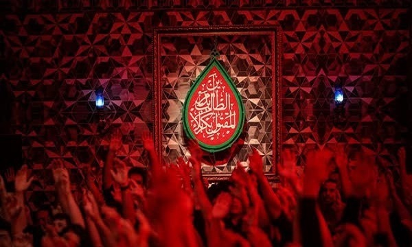 مداحِ مؤثر کسی است که قرآن، شعر و انقلاب را با هم بفهمد/ هیأت جای گناه نیست