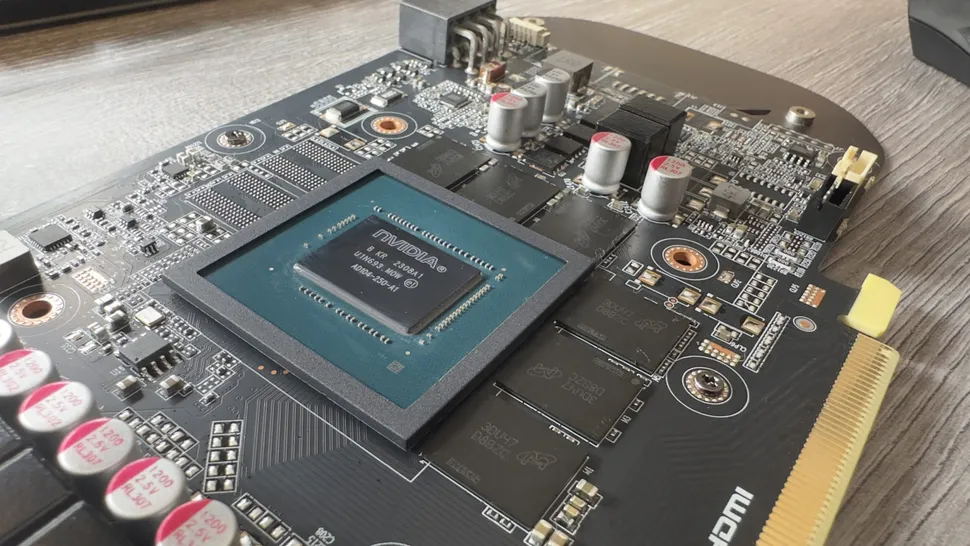 عرضه بی&zwnj;سروصدای نسخه کم&zwnj;مصرف Radeon RX ۹۰۶۰ XT توسط