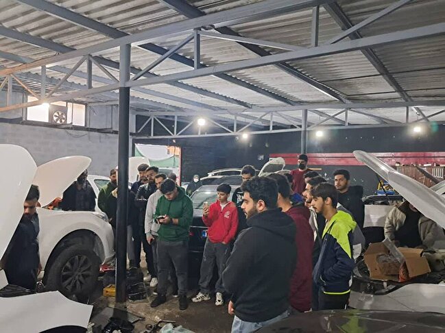 جهاد تبیین و بصیرت‌افزایی دانشجویان مکانیک در بوشهر