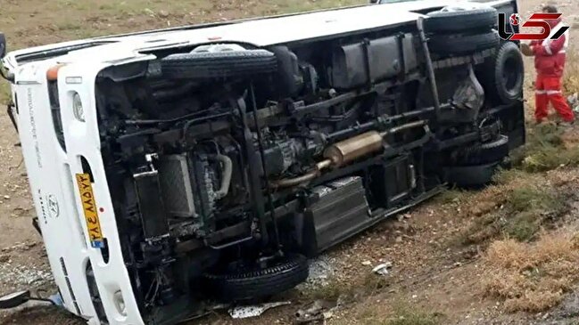 آخرین وضعیت واژگونی مینی‌بوس در گرمسار؛ از عدم توجه راننده به جلو تا شرایط حاد یک دانش‌آموز