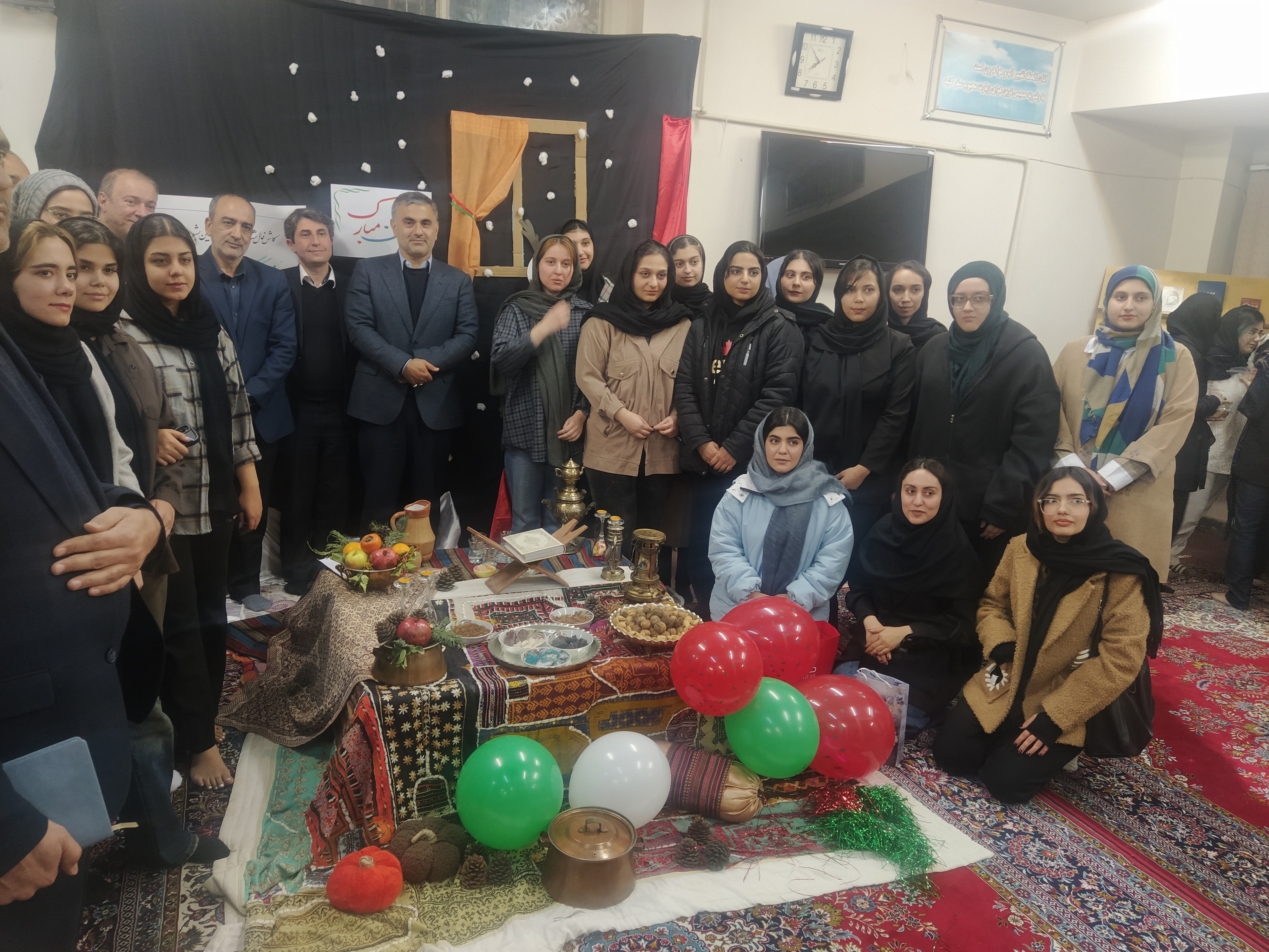 حضور رئیس دانشگاه آزاد استان تهران در جمع دانشجویان هم&zwnj;زمان با شب یلدا