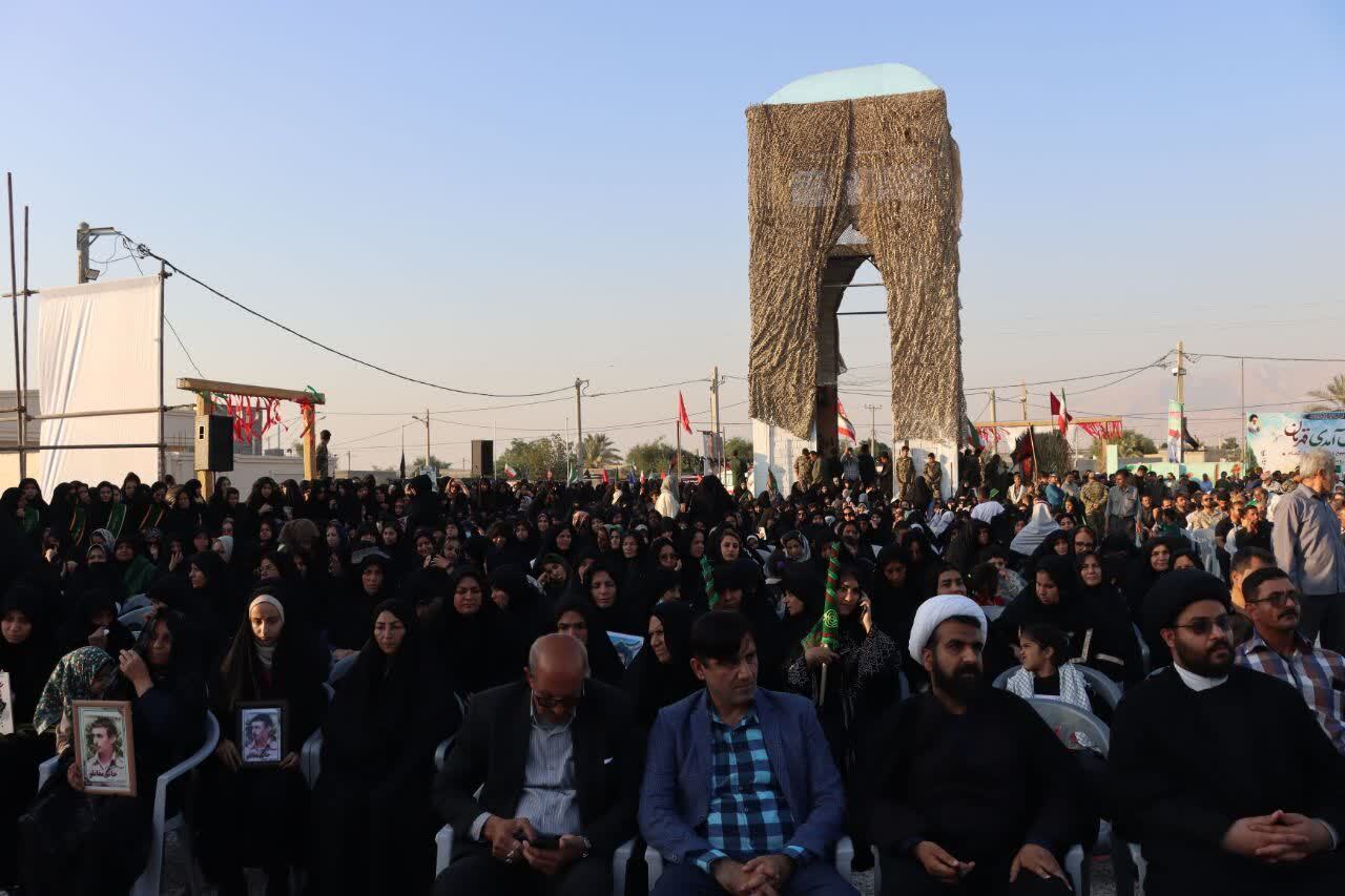 تپش قلب دشتی در آغوش فرزند خورشید/ قلم سِرّالاسرار؛ مزار شهید گمنام کلاسی برای درس ایثار تپش قلب دشتی در آغوش فرزند خورشید/ قلم سِرّالاسرار؛ مزار شهید گمنام کلاسی برای درس ایثار