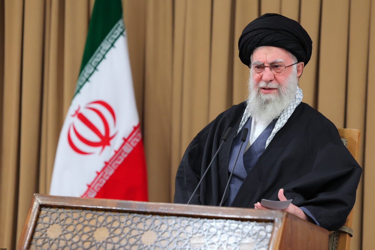 توصیه رهبری به ملت، کلید ثبات اقتصاد صرفهجویی؛ ستون فقرات مقابله با بحران ناترازی در اقتصاد ایران