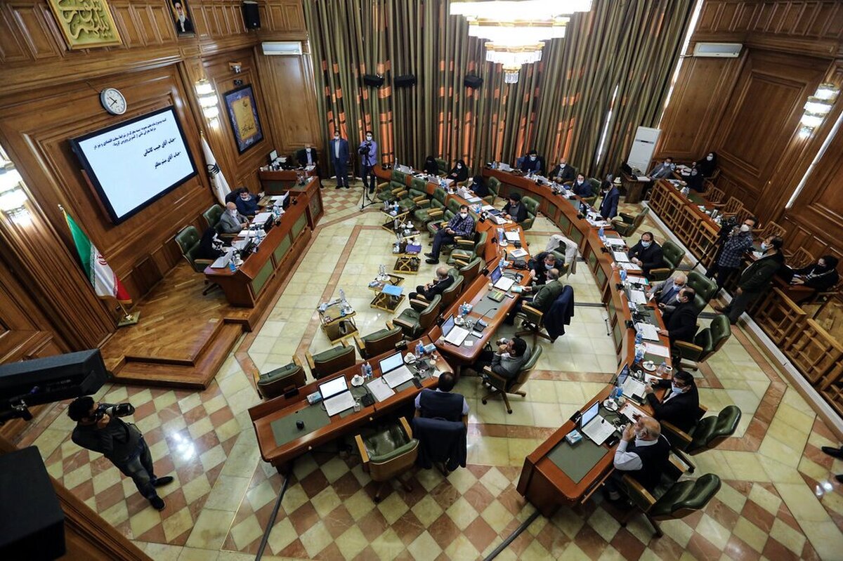 اینجا جای سخنرانی نیست؛ تذکر تند چمران به نمایندگان معترض در شورا