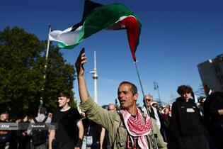 تظاهرات ده‌ها هزار نفر در برلین علیه حمایت آلمان از اسرائیل