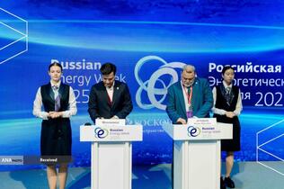 امضای تفاهمنامه بورس انرژی ایران (IEE) و بورس بین‌المللی سن‌پترزبورگ (SPIMEX) با هدف ایجاد فرایندهای لازم برای راه‌اندازی معاملات مشترک با حضور محمد نظیفی مدیرعامل بورس انرژی ایران و ایگور آرتِمیِف مدیرعامل بورس بین‌المللی سن‌پترزبورگ