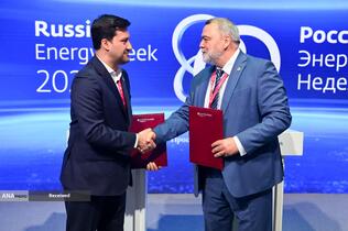 امضای تفاهمنامه بورس انرژی ایران (IEE) و بورس بین‌المللی سن‌پترزبورگ (SPIMEX) با هدف ایجاد فرایندهای لازم برای راه‌اندازی معاملات مشترک با حضور محمد نظیفی مدیرعامل بورس انرژی ایران و ایگور آرتِمیِف مدیرعامل بورس بین‌المللی سن‌پترزبورگ