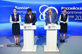 امضای تفاهمنامه بورس انرژی ایران (IEE) و بورس بین‌المللی سن‌پترزبورگ (SPIMEX) با هدف ایجاد فرایندهای لازم برای راه‌اندازی معاملات مشترک با حضور محمد نظیفی مدیرعامل بورس انرژی ایران و ایگور آرتِمیِف مدیرعامل بورس بین‌المللی سن‌پترزبورگ