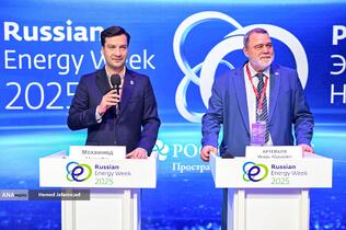 امضای تفاهمنامه محمد نظیفی مدیرعامل بورس انرژی ایران و ایگور آرتِمیِف، مدیرعامل بورس بین‌المللی سن‌پترزبورگ روسیه