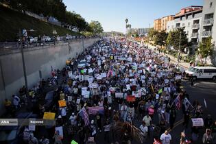 تظاهرات ضد ترامپ «بدون پادشاه» در سراسر آمریکا