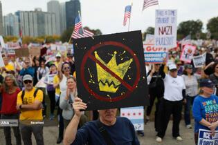 تظاهرات ضد ترامپ «بدون پادشاه» در سراسر آمریکا