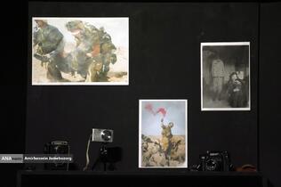 نمایش «لحظه درنگ می‌کند»