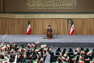 دیدار دانش‌آموزان و دانشجویان با رهبر معظم انقلاب