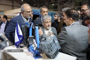 دکتر بیژن رنجبر رییس دانشگاه آزاد اسلامی در مراسم افتتاحیه سومین دوره نمایشگاه فناوری و نوآوری فن نما 1404