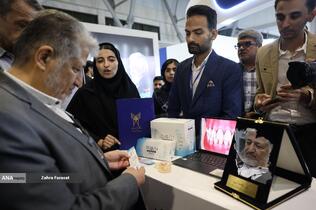 دکتر بیژن رنجبر رییس دانشگاه آزاد اسلامی در مراسم افتتاحیه سومین دوره نمایشگاه فناوری و نوآوری فن نما 1404