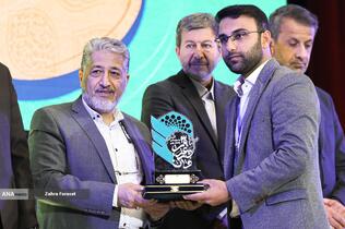 تجلیل از برگزیدگان سی و نهمین دوره جشنواره قرآن و عترت دانشجویان توسط بیژن رنجبر، رئیس دانشگاه آزاد اسلامی