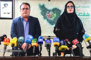 آزاده نظر بلند دبیرکل نهاد کتابخانه های عمومی کشور و ابراهیم حیدری مدیرعامل خانه کتاب و ادبیات ایران در نشست سی و سومین دوره هفته کتاب