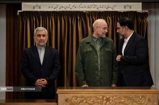 مسعود معینی&zwnj;پور رئیس کتابخانه، موزه و مرکز اسناد مجلس، محمد باقر قالیباف رئیس مجلس شورای اسلامی، محسن اسماعیلی، معاون پارلمانی رئیس جمهور  