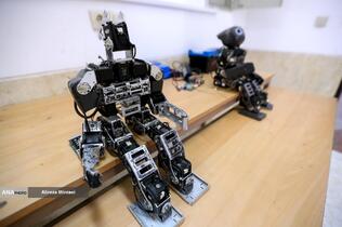 بازدید بیژن رنجبر رییس دانشگاه آزاد اسلامی از دستاورد های علمی و روباتیک دانشگاه آزاد اسلامی واحد یزد