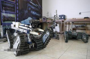 بازدید بیژن رنجبر رییس دانشگاه آزاد اسلامی از دستاورد های علمی و روباتیک دانشگاه آزاد اسلامی واحد یزد