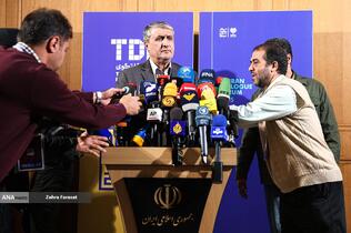 محمد اسلامی رئیس سازمان انرژی اتمی ایران در حاشیه کنفرانس بین‌المللی «حقوق بین‌الملل تحت تهاجم: تجاوز و دفاع»