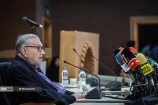 مهدی گلشنی فیزیکدان و نظریه‌پرداز در آیین رونمایی از ویراست جدید کتاب «ارتباط انسان-جهان»