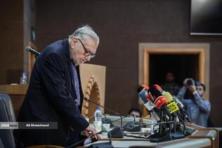 مهدی گلشنی فیزیکدان و نظریه‌پرداز در آیین رونمایی از ویراست جدید کتاب «ارتباط انسان-جهان»