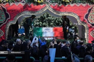 تشییع پیکر 100 شهید دوران دفاع مقدس همزمان با سالروز شهادت حضرت فاطمه زهرا(س) در تهران