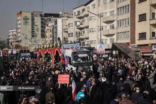 تشییع پیکر 100 شهید دوران دفاع مقدس همزمان با سالروز شهادت حضرت فاطمه زهرا(س) در تهران