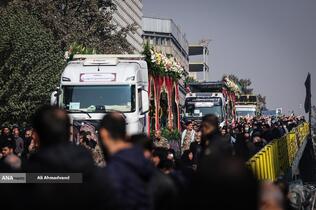 تشییع پیکر 100 شهید دوران دفاع مقدس همزمان با سالروز شهادت حضرت فاطمه زهرا(س) در تهران