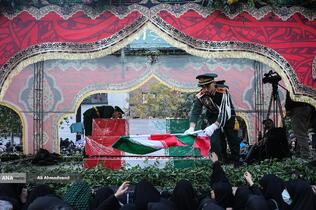 تشییع پیکر 100 شهید دوران دفاع مقدس همزمان با سالروز شهادت حضرت فاطمه زهرا(س) در تهران