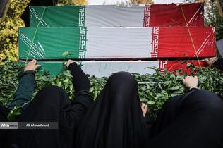 تشییع پیکر 100 شهید دوران دفاع مقدس همزمان با سالروز شهادت حضرت فاطمه زهرا(س) در تهران