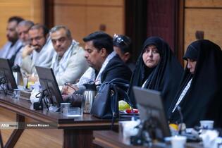 نشست جمعی از بسیجیان با بیژن رنجبر رئیس دانشگاه آزاد اسلامی