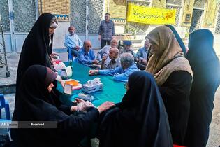 برنامه خادمیاران و یاوران رضوی خدمت‌رسانی خادمیاران کانون سلامت منطقه ۱۴ به مردم هم‌زمان با ولادت امام عسکری(ع)دارالمومنین تهران