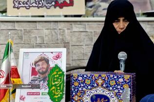 دیدار خادمیاران و یاوران رضوی با خانواده شهید میلاد نماینده