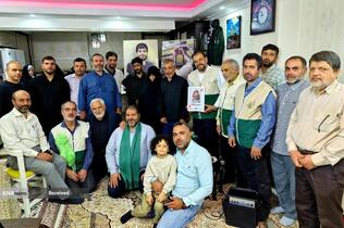 دیدار خادمیاران و یاوران رضوی با خانواده شهید میلاد نماینده