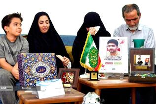 دیدار خادمیاران و یاوران رضوی با خانواده شهید ابراهیم عقیلی آشتیانی