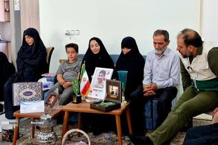 دیدار خادمیاران و یاوران رضوی با خانواده شهید ابراهیم عقیلی آشتیانی