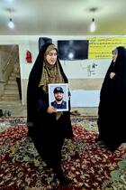 دیدار خادمیاران و یاوران رضوی با خانواده شهید طاها عبدی